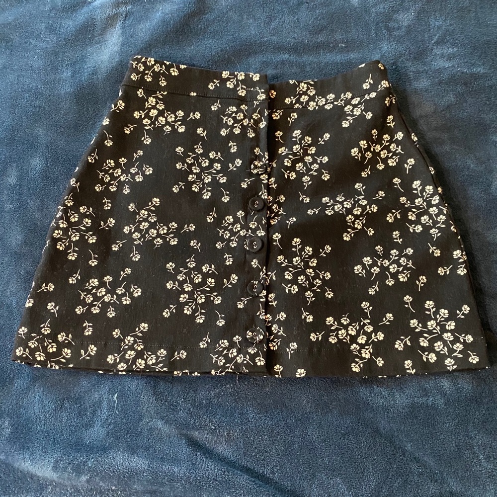 Button mini skirt